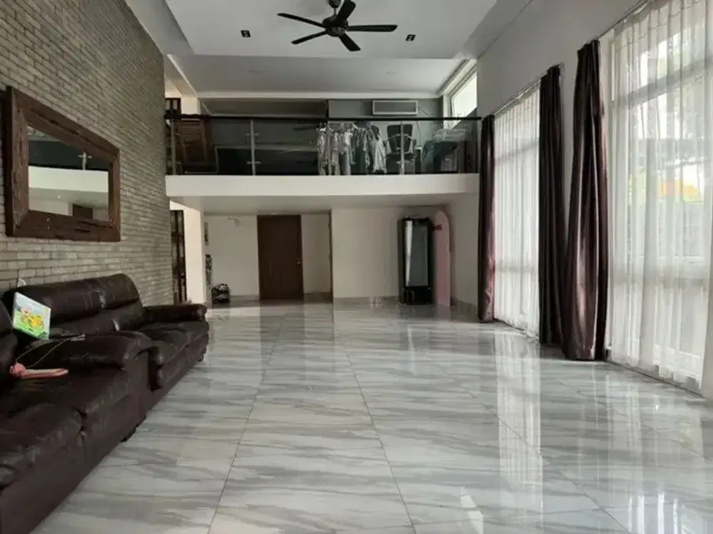 Rumah Rawasari Samping Apartment Green Pramuka: LT 403 m2, 2 Lantai, Mewah