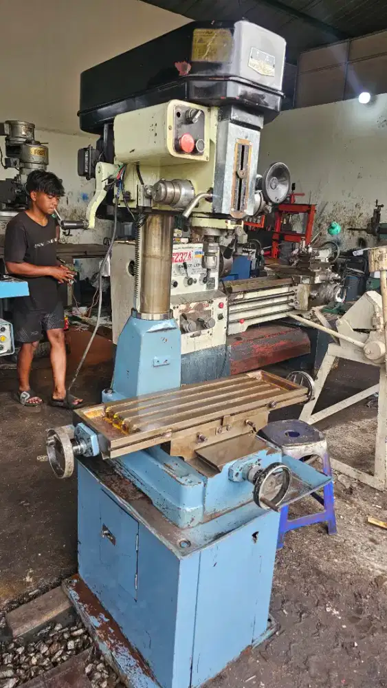 Mesin bor frais bisa tapping