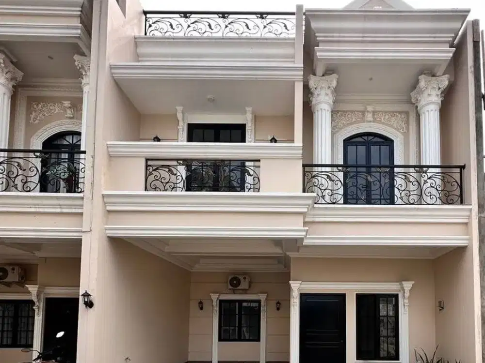 Jarang Ada! Rumah Mewah di Pasar Minggu, 4KT + Rooftop & Attic, Dekat TB Simatupang!