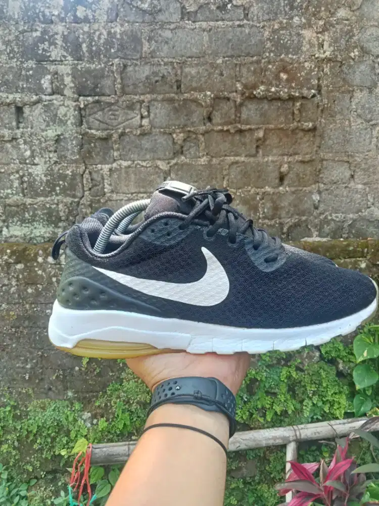 jual cepat bu sepatu airmax motion black white