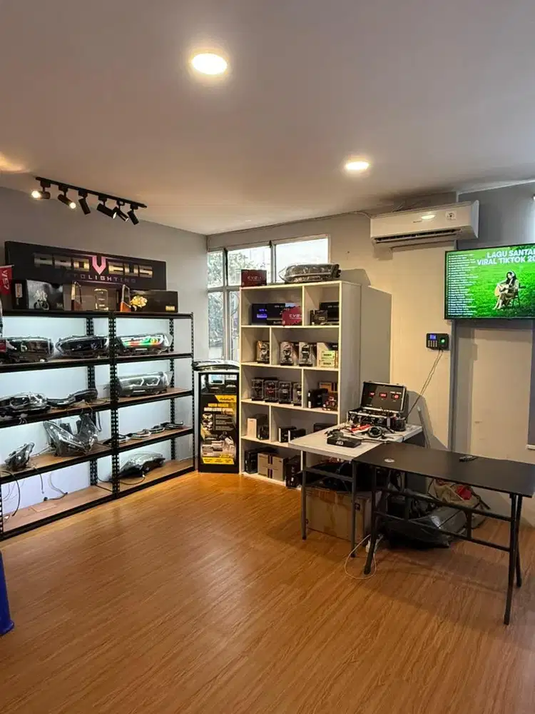 Dicari admin wanita workhsop bengkel aksesoris