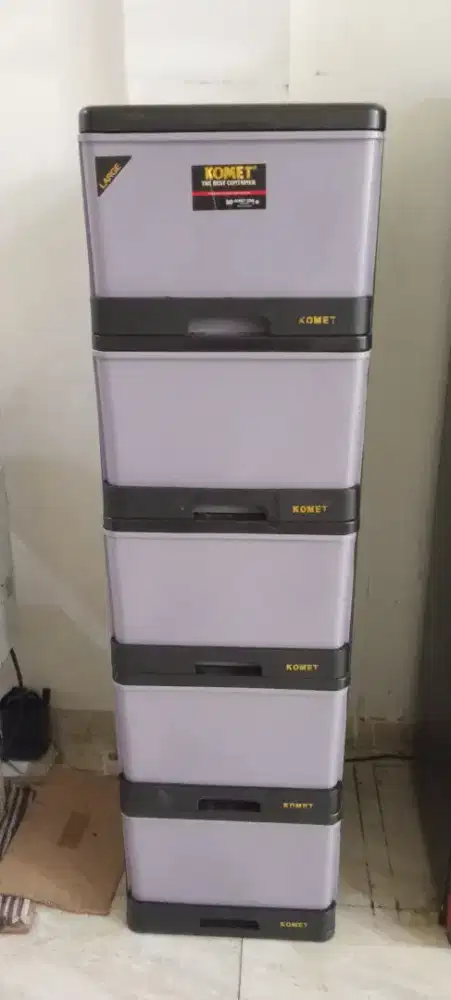 Lemari/container plsatik merk komet