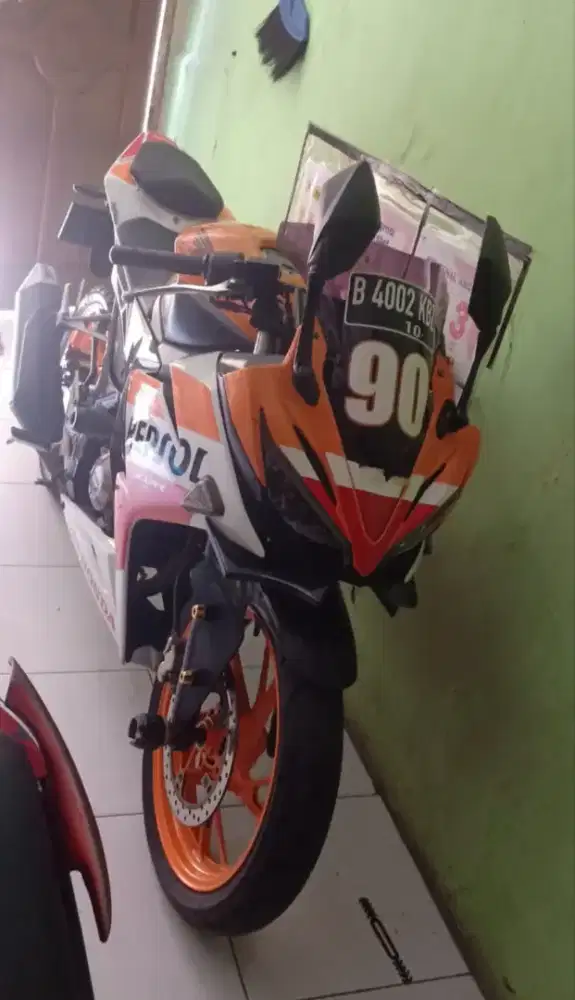 Honda CBR 150 Repsol