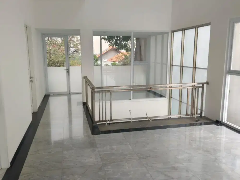 RUMAH MINIMALIS MODERN 3 LANTAI BARU RENOVASI SIAP HUNI DI DAGO RESORT BANDUNG