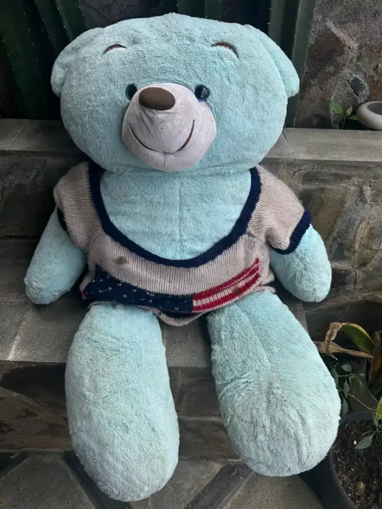 Boneka besar istana boneka