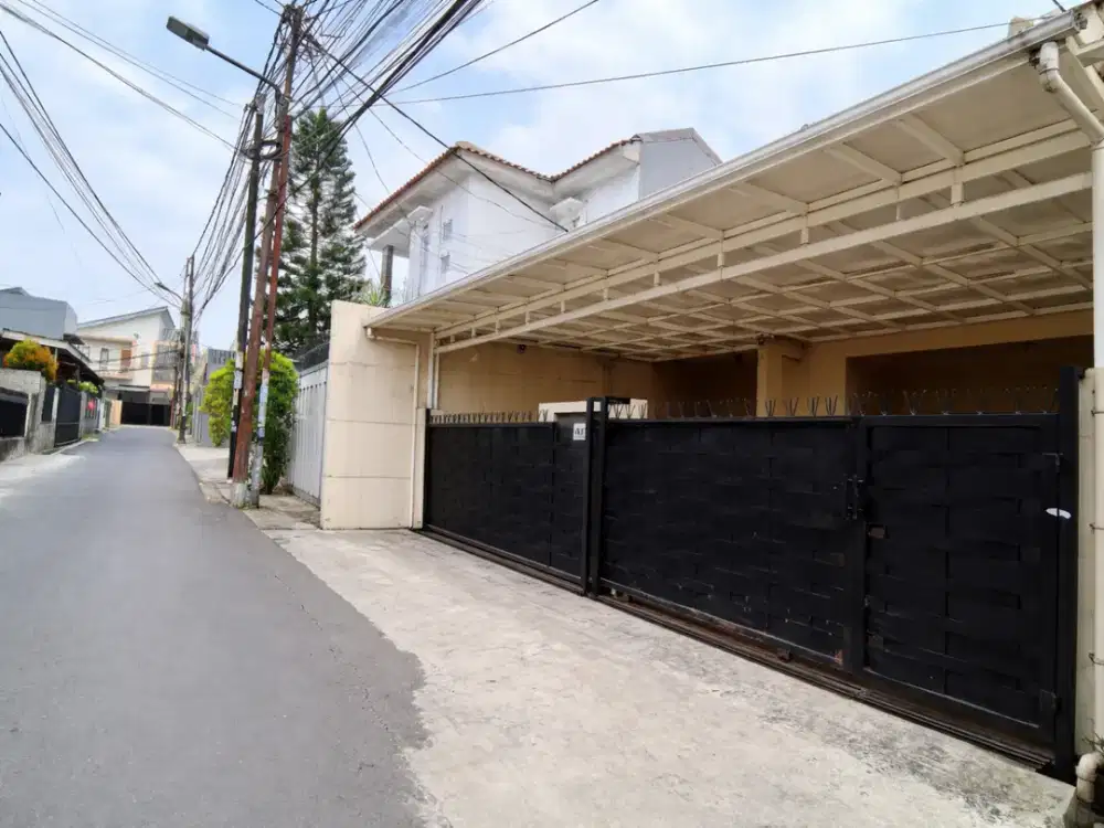 Disewakan Townhouse Full Furnished Dekat Pondok Indah – 2 Lantai, Strategis Veteran Bintaro