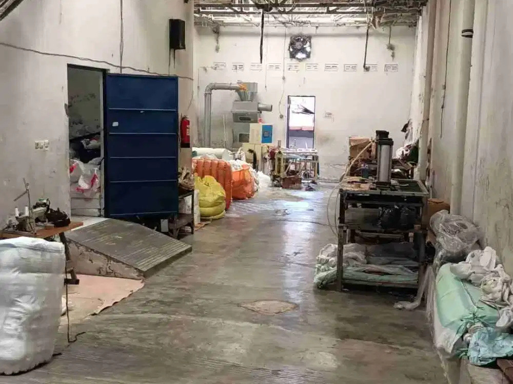 Gudang Kedung Cowek Nol Jalan Raya