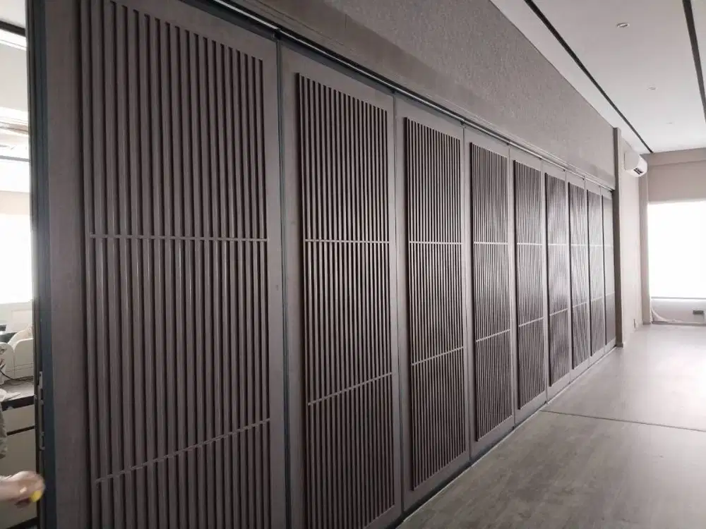 Pintu Lipat Elegan – Solusi Ruangan Modern & Fungsional