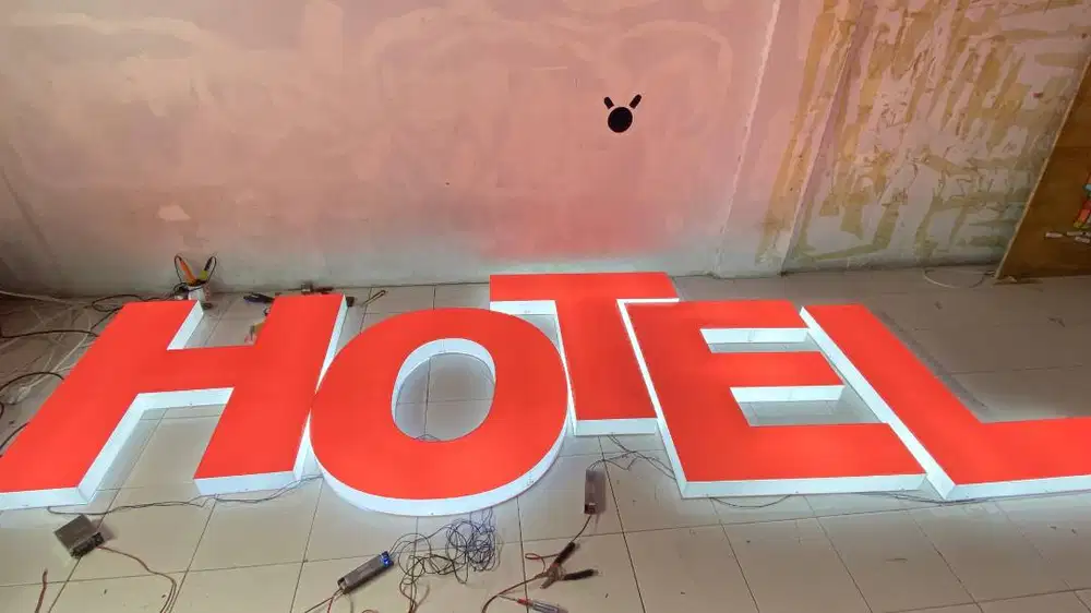 Huruf timbul akrilik lampu ( TINGGI 1 METER )