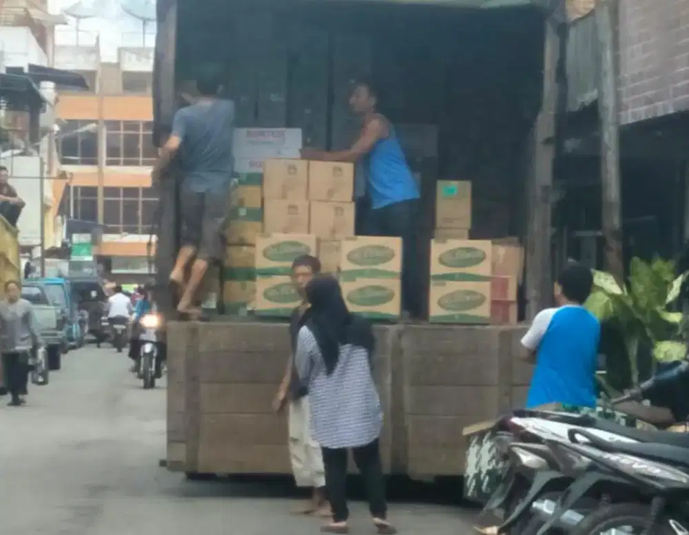 Lowongan kuli bongkar barang