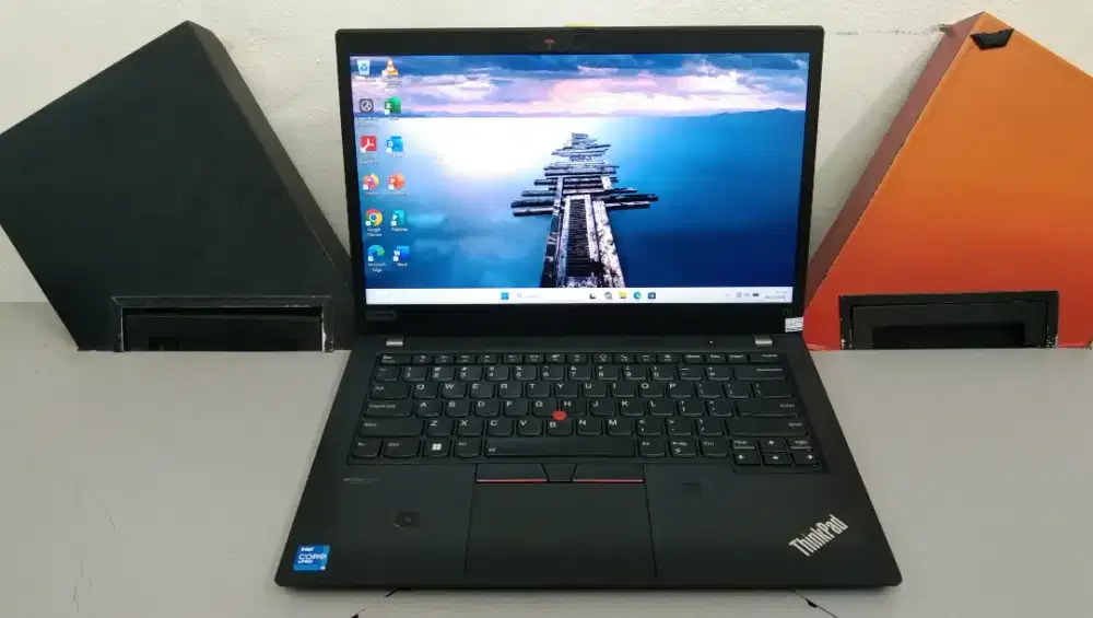 Lenovo Thinkpad T14
 Core i5 Gen 11 
Ram 16GB
 SSD 256GB