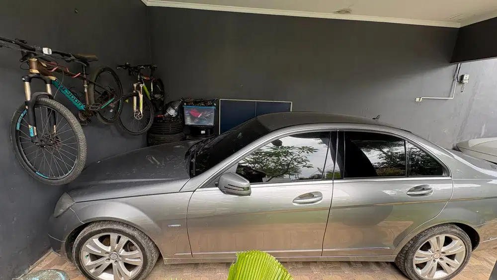 Mercedes-Benz C200 2011 Bensin