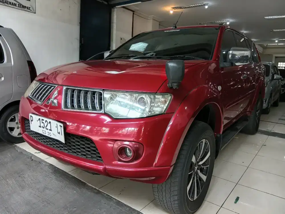 Mitsubishi Pajero exceed 2009 Warna Merah