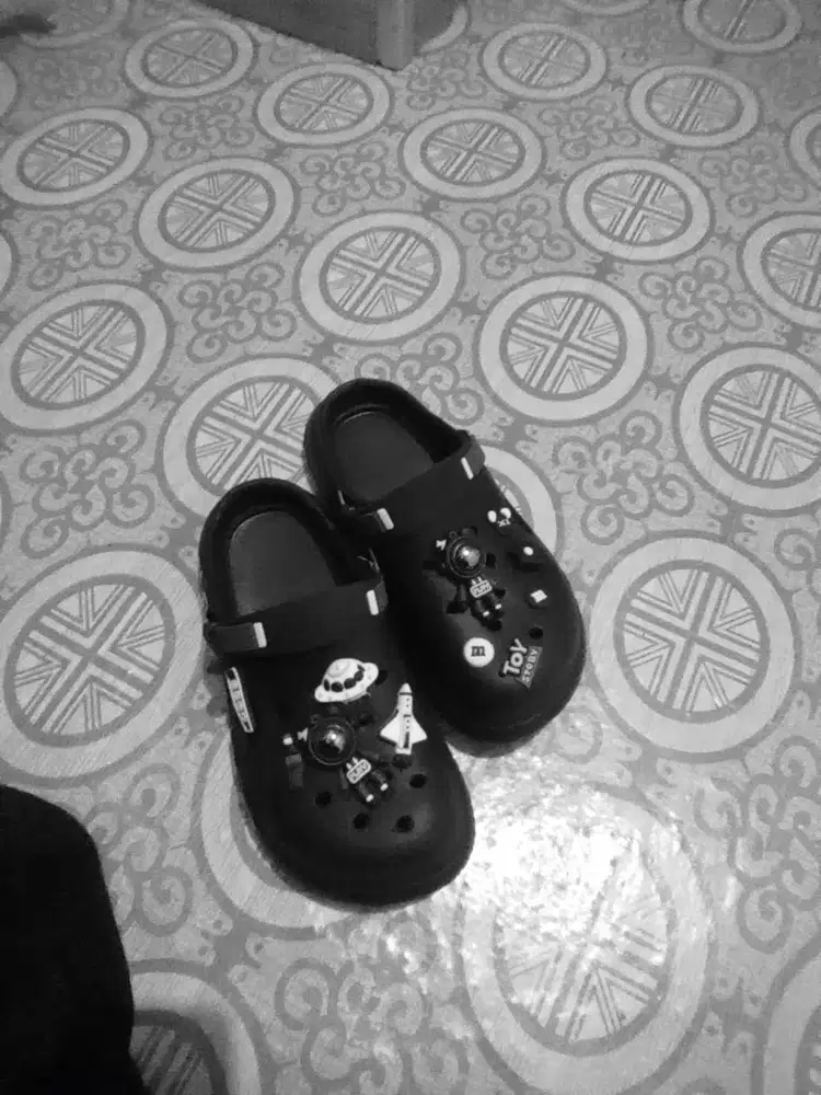 Sendal kodok bisa di paket untuk cwe / cwo