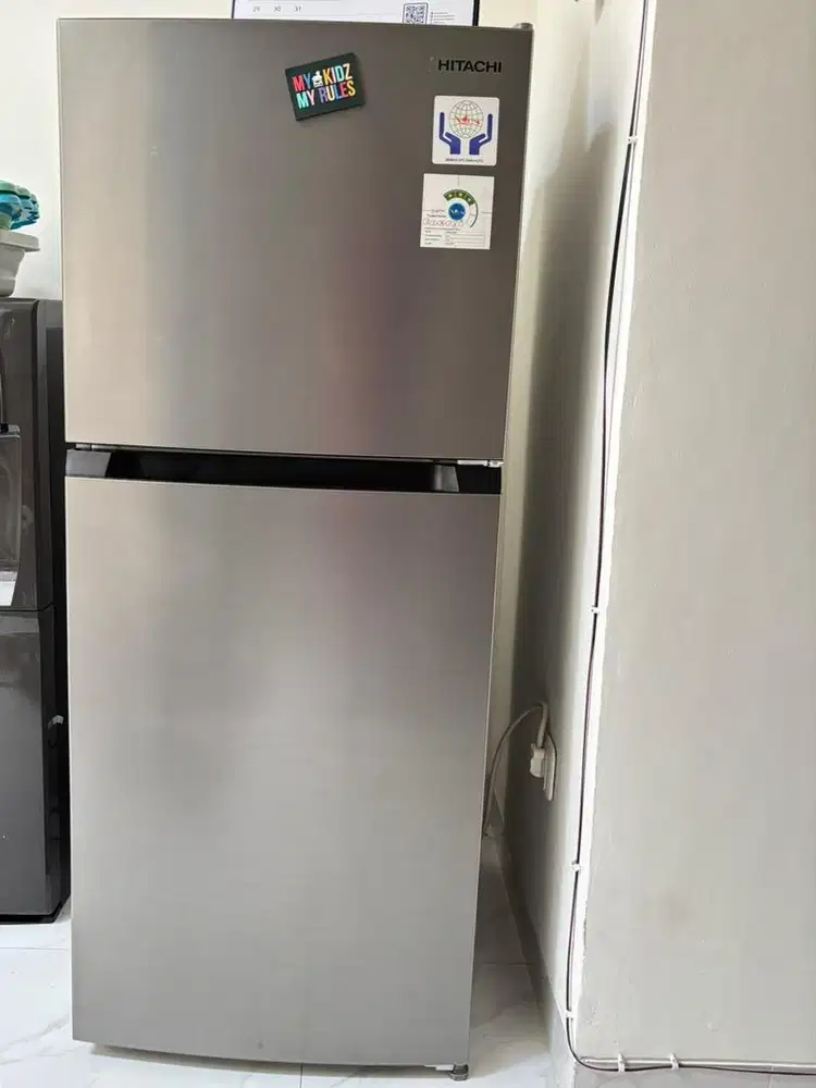 Dijual Kulkas Hitachi LIKE NEW