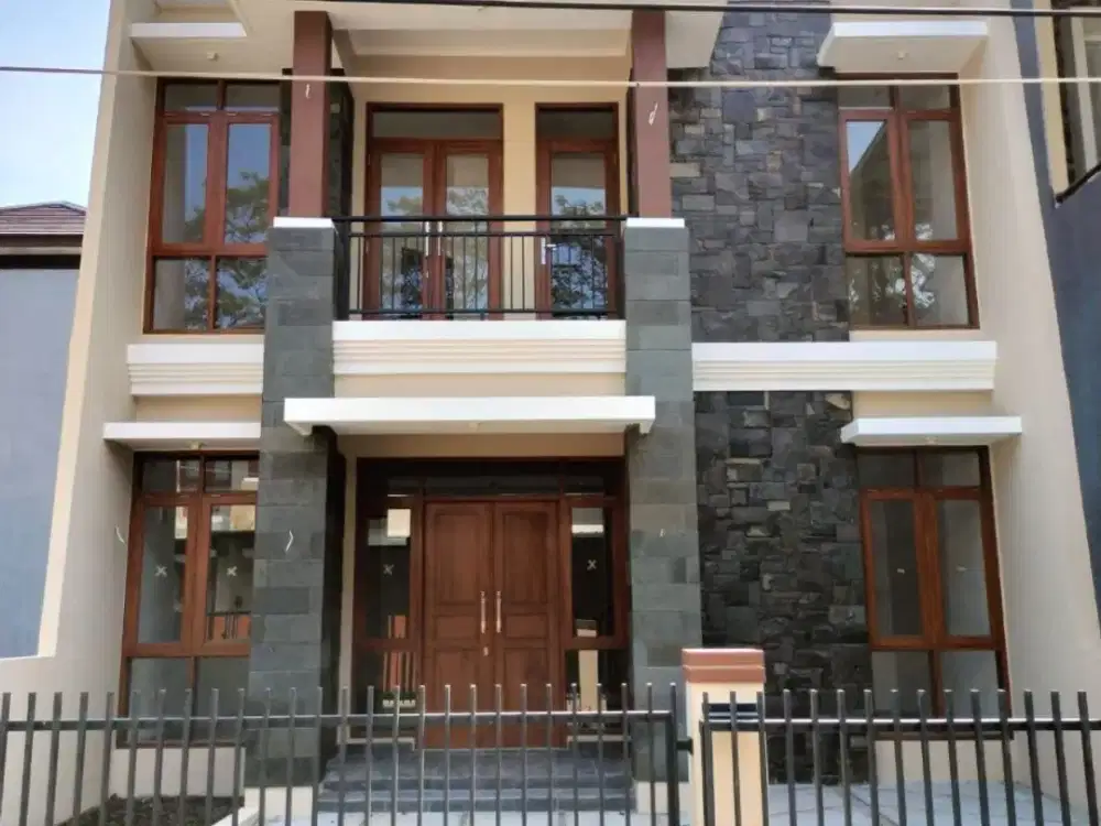 PALING RECOMMENDED Rumah MEWAH Lingkungan Nyaman di Margahayu Raya Metro dekat tol Buahbatu dan Whoosh Lingkar Luar Gede Bage Bandung dijual