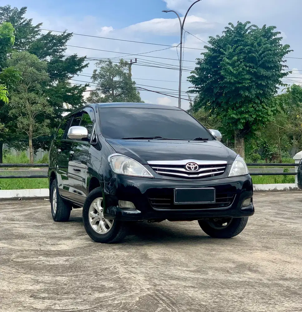 Toyota Innova 2.0 G AT 2011