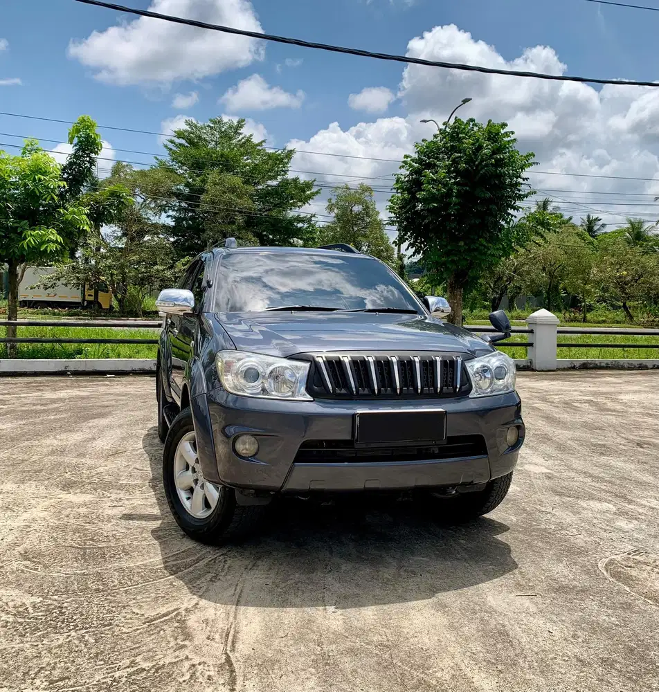 Toyota Fortuner 2.5 G Diesel AT 2010