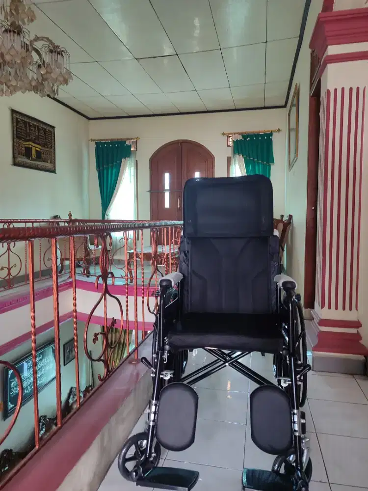 Kursi roda untuk jalan