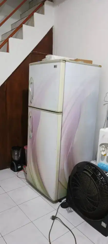 Menerima jual beli kulkas bekas borong atau satuan