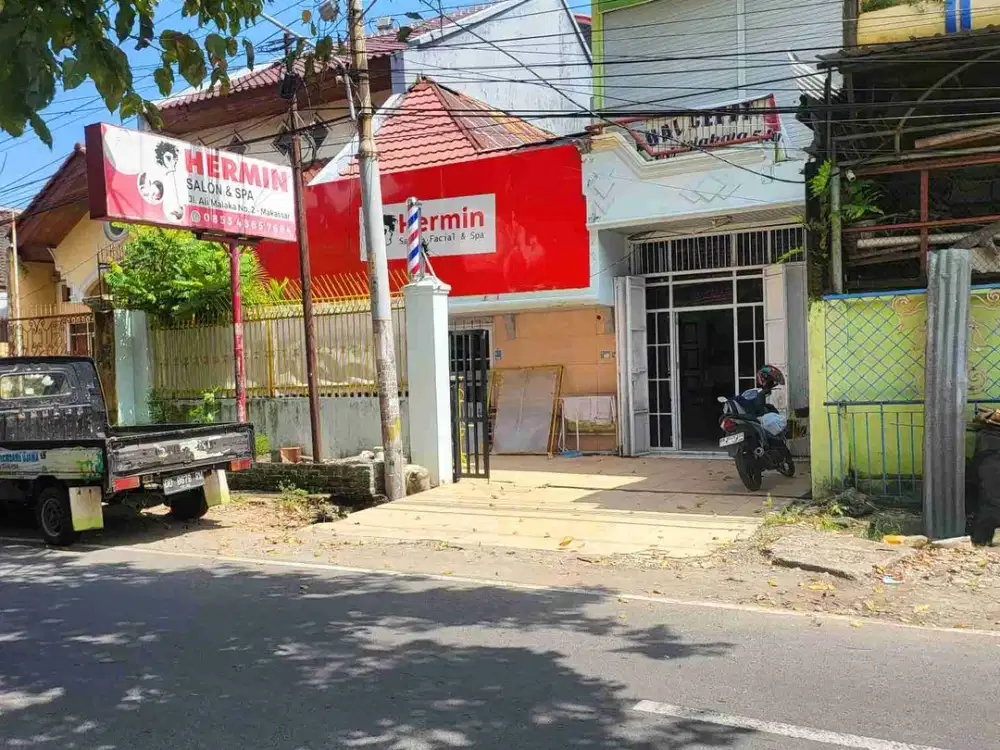 RUMAH MULTIGUNA DI ALIMALAKA