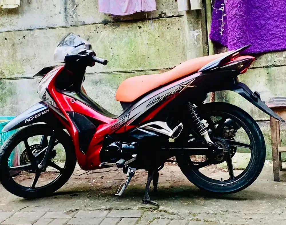 HONDA SUPRA X DD HELM IN 2012