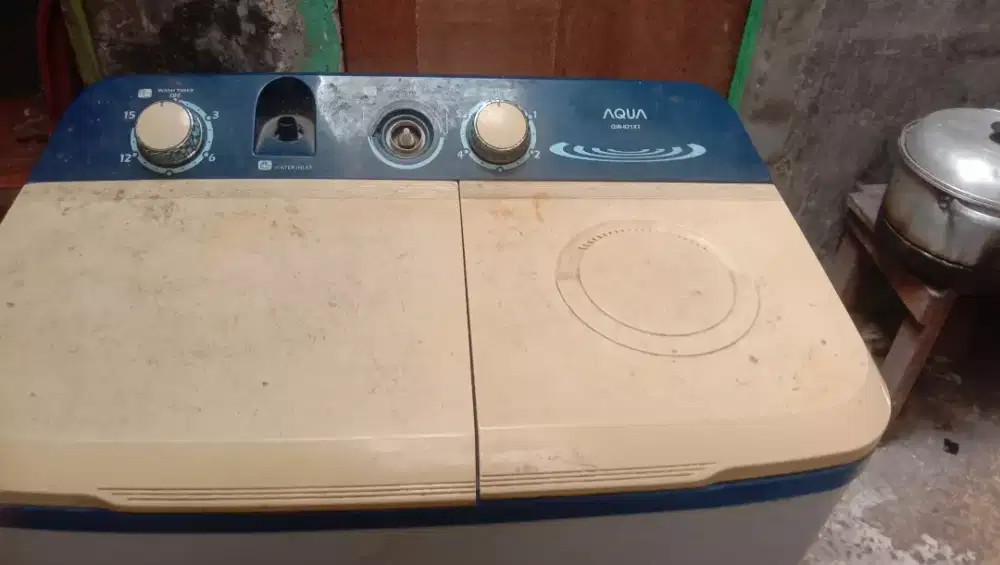 Mesin cuci AQUA