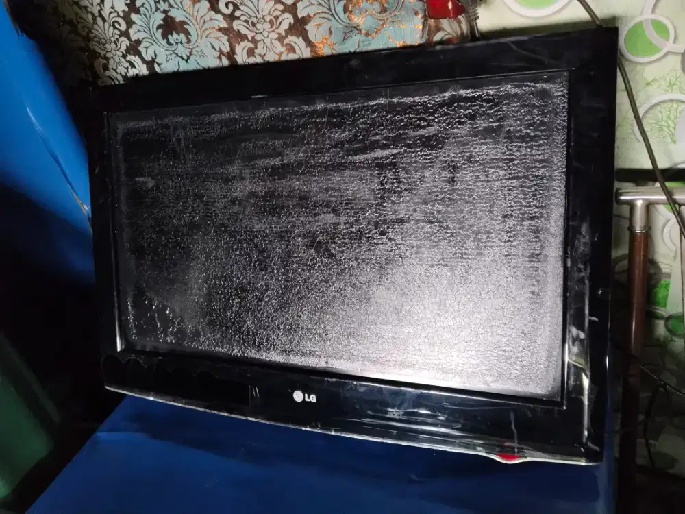 TV LCD LG 32in masih