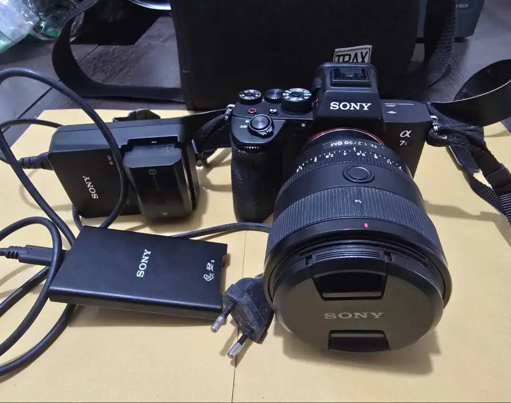 Camera DSLR Sony Alpha A7S III Bundling (Body + Lensa Camera)