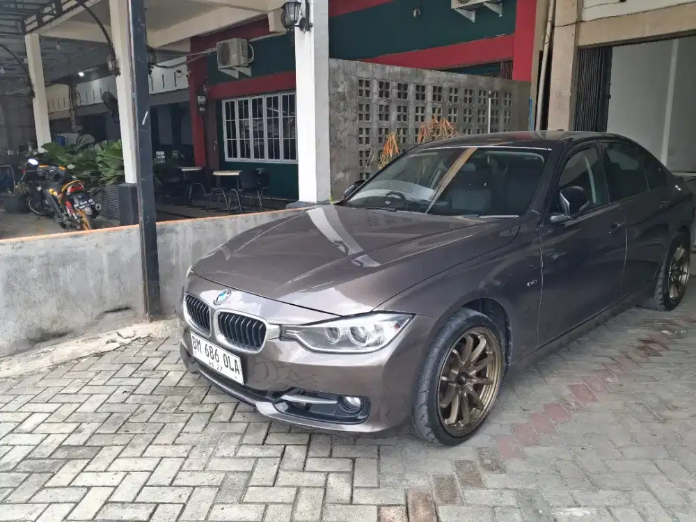 Bmw 320 i warna coklat mobil bagus