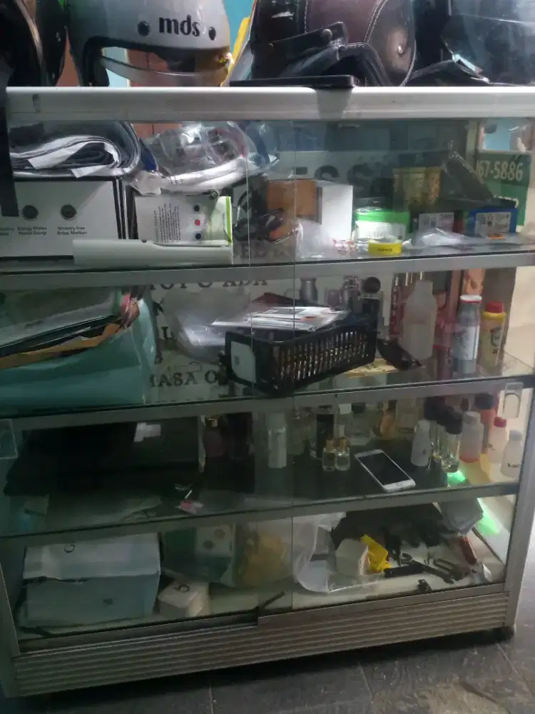 Jual etalase masih lumayan