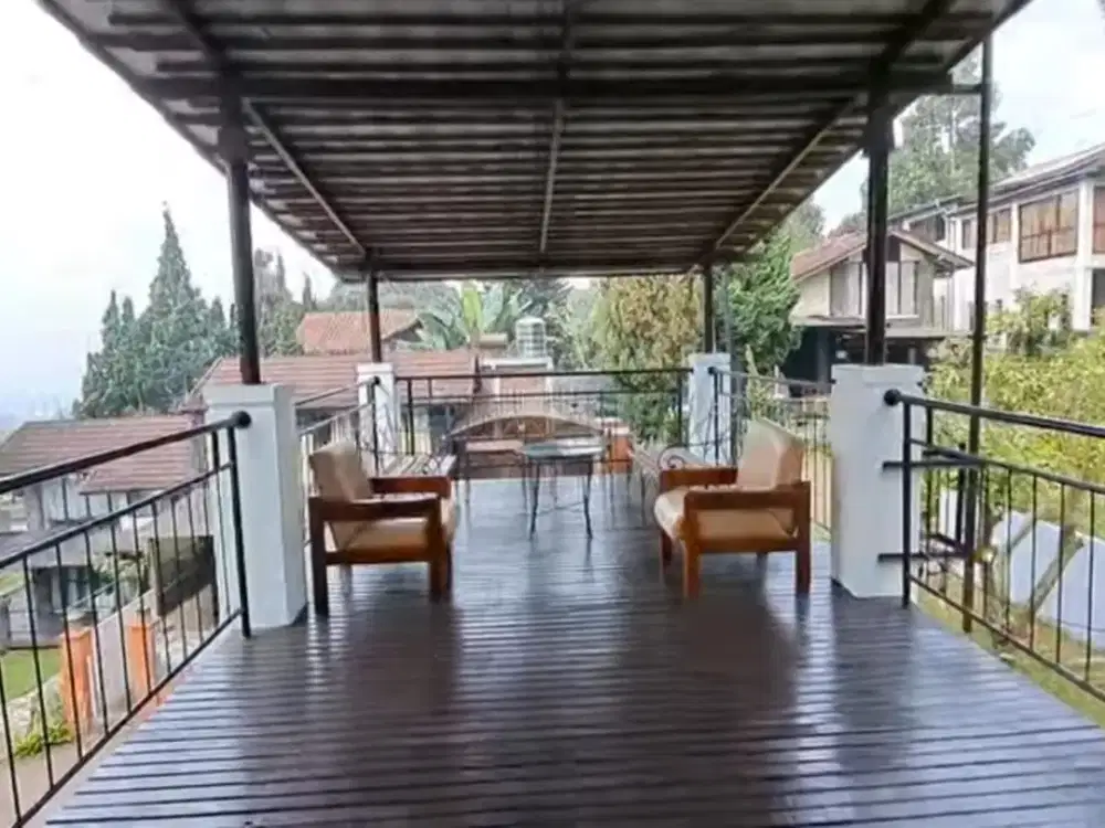 VILLA CANTIK 2,5 LANTAI LINGKUNGAN SEJUK ASRI NYAMAN DI VILLA ISTANA BUNGA BANDUNG