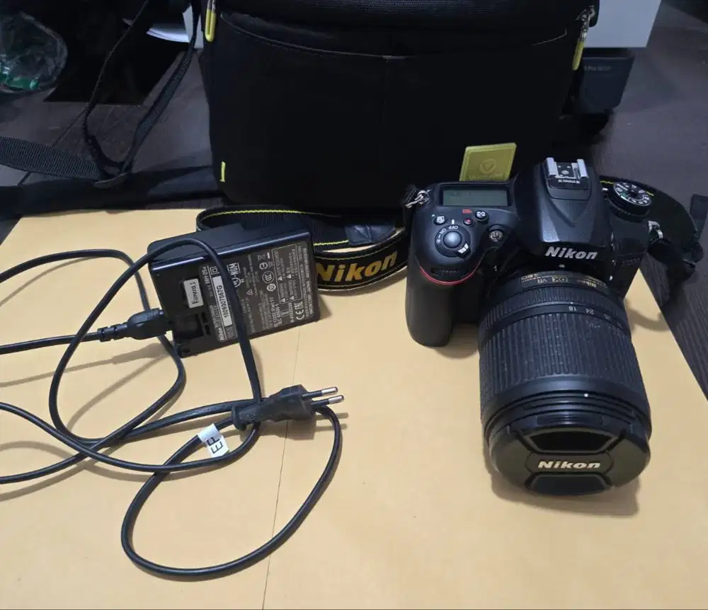 Camera DSLR Nikon D7200 Bundling (Body + Lensa Camera)