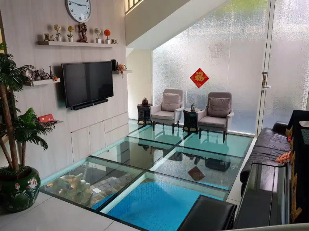 Dijual rumah 3 lantai Lippo karawaci taman diponegoro