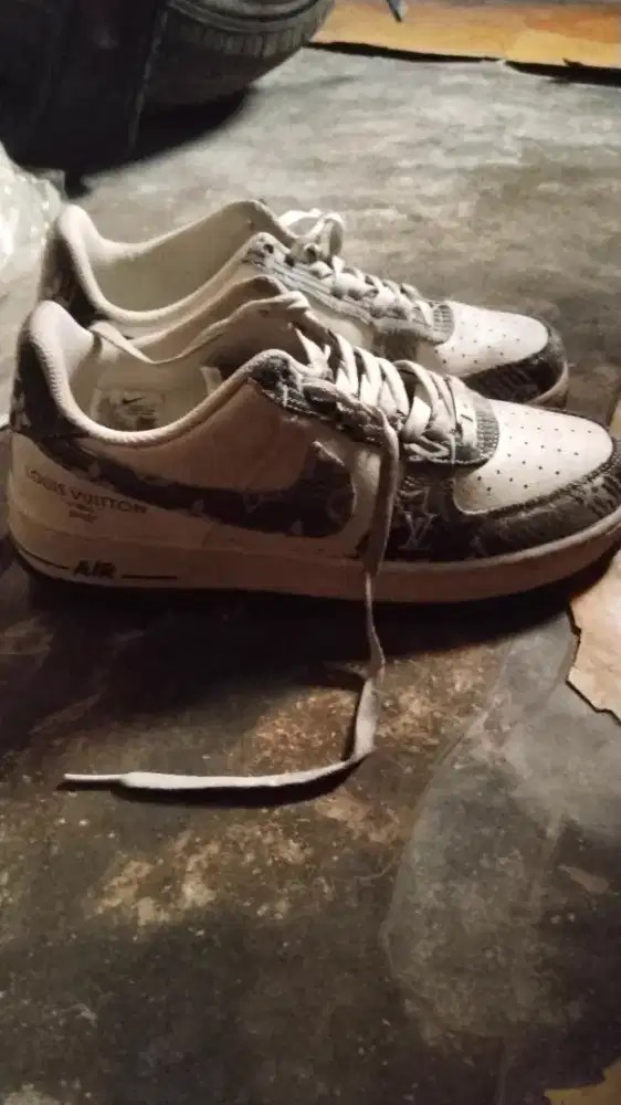 Sepatu Louis Vuitton