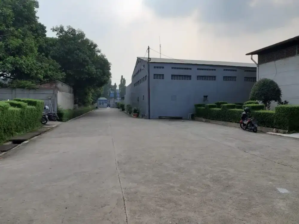 Di sewakan gudang. Jl Raya Narogong, Limus. Cileungsi Bogor   LB 2451m2  P. 114m² x L.21.5m².