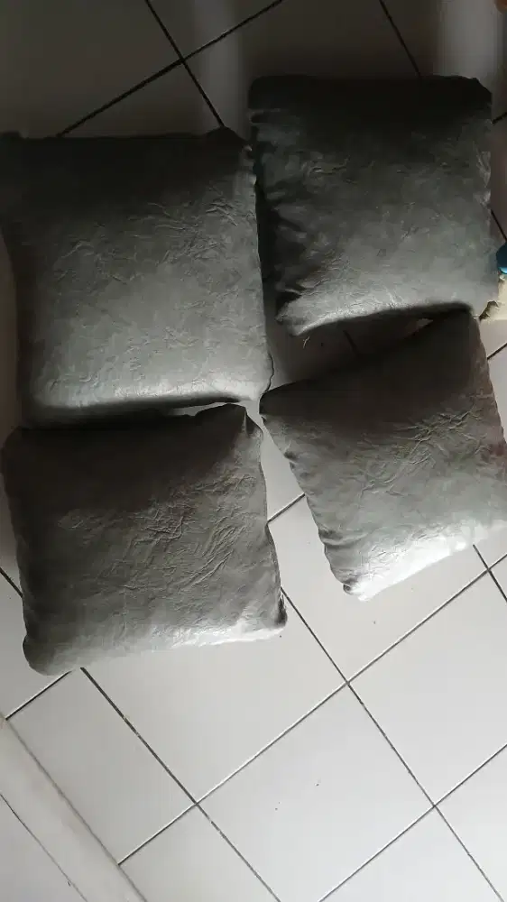 Empat Bantal shofa