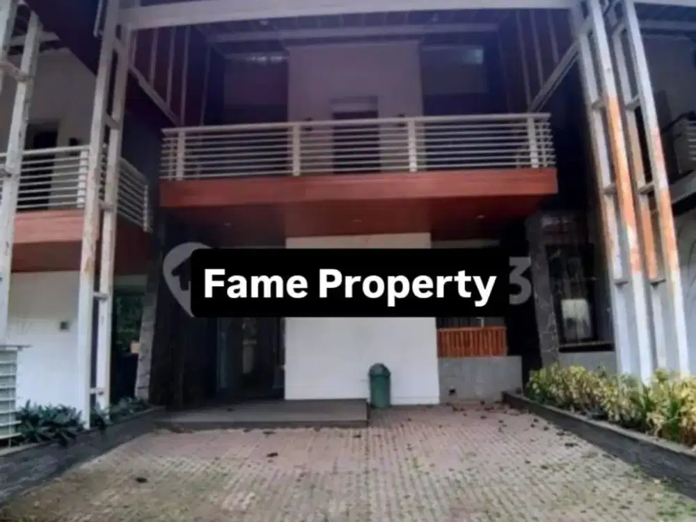 RUMAH BAGUS 3 LANTAI LINGKUNGAN NYAMAN ASRI SIAP HUNI DI CISITU DAGO BANDUNG