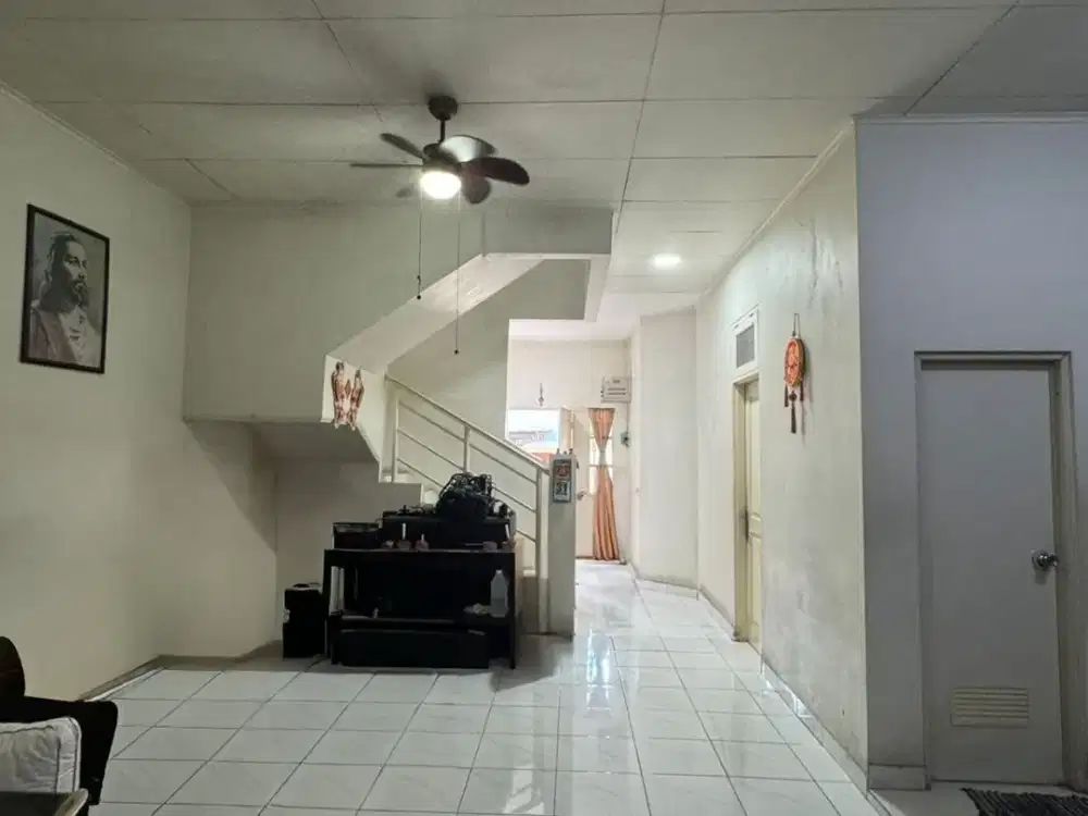 dijual rumah siap huni 2 lantai taman surya 5