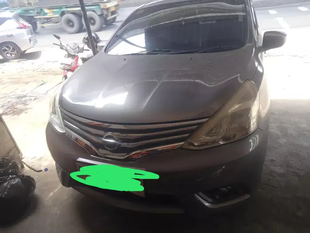 Nissan grand Livina