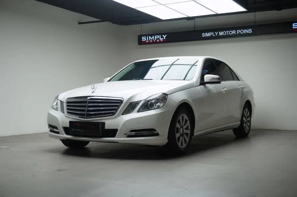 Mercedes Benz E200 elegance CGI 1.8 2013 Putih
