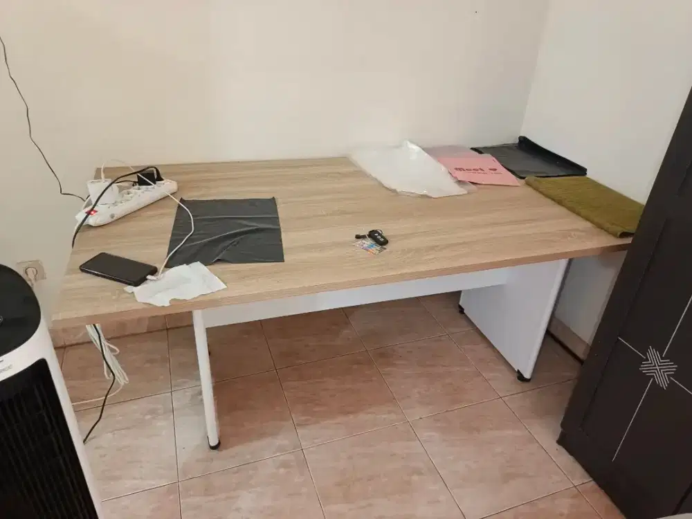Meja Kantor / meja meeting