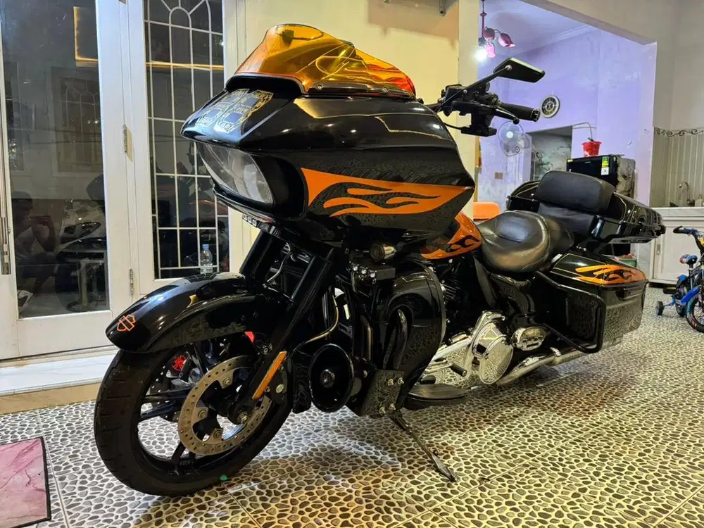 Harley davidson roadglide 2016 like new hedon