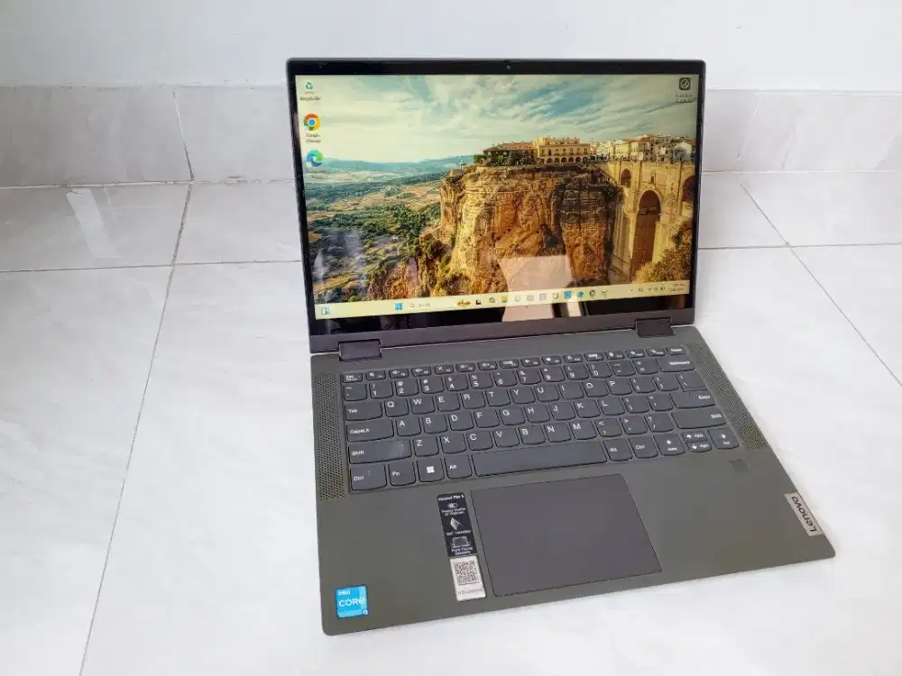 DIJUAL CEPAT LAPTOP LENOVO IDP FLEK 5 CORE I3 RAM 4 SSD 256