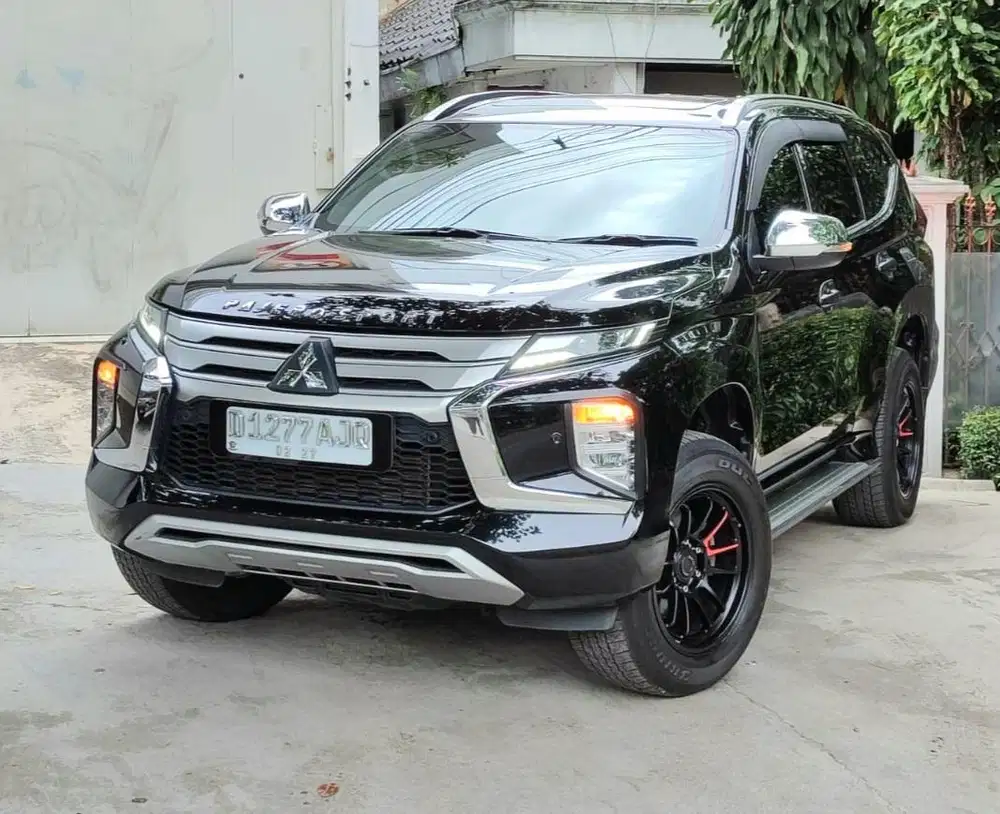 PAJERO SPORT DAKAR 2.4 AT 2022 LowKM 27rb RECORD MITSUBISHI BANDUNG