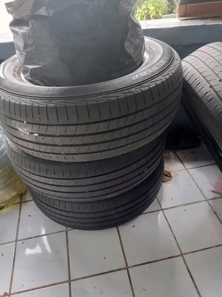 Di jual Ban mobil R 15 bekas