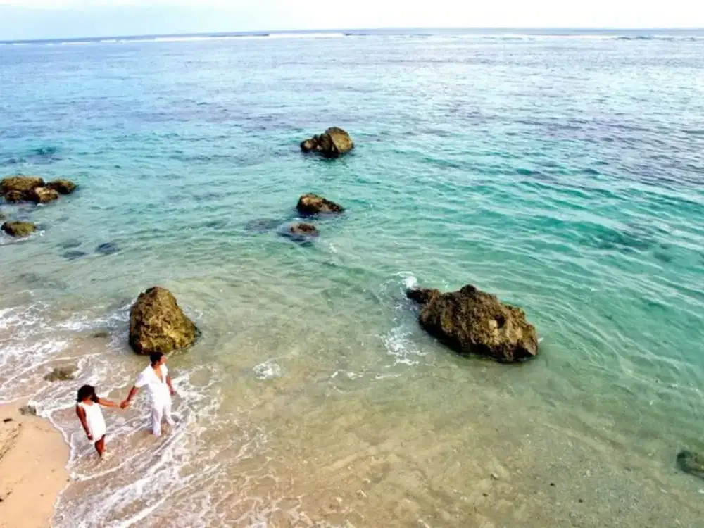 Tanah tebing dengan ukuran kecil di Nusa Dua.