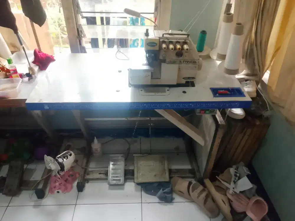 Dijual mesin jahit obras merk typical bekas benang 4