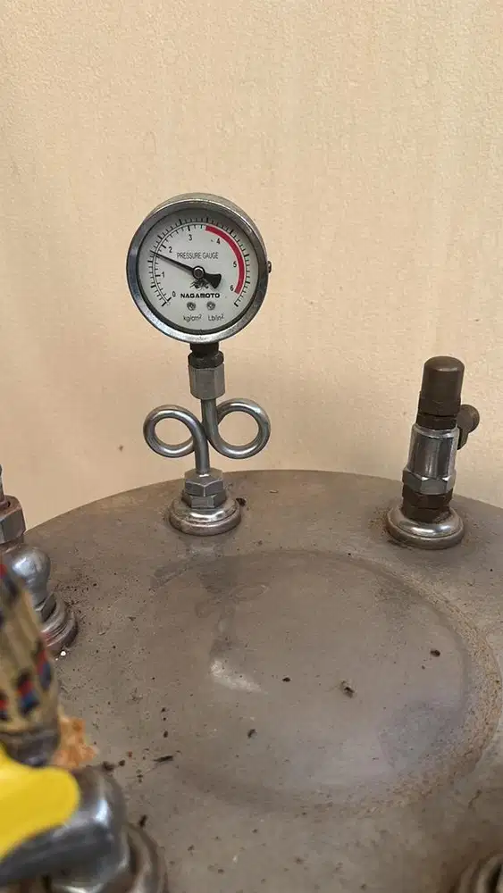 DIBUTUHKAN KARYAWAN LAUNDRY YG BERPENGALAMAN.