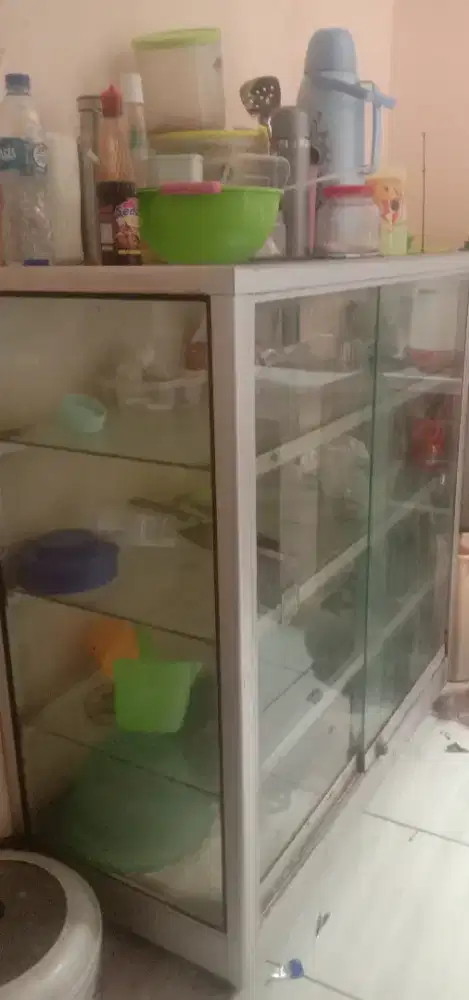 Etalase ukuran 1 meter 10.